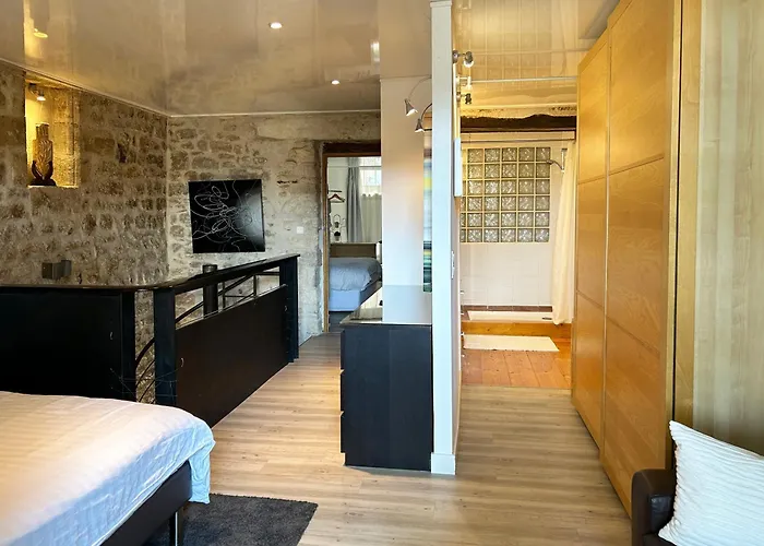 Authentique Et Architecturale - Centre Villa *